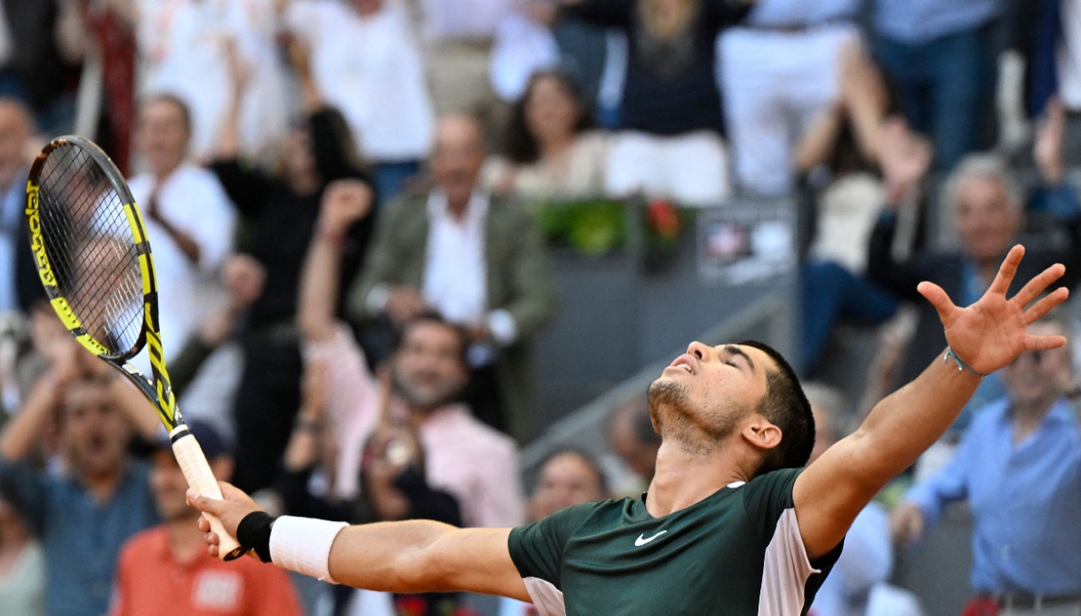 Madrid, Carlos Alcaraz écrase Novak Djokovic  "Estce que j'ai des
