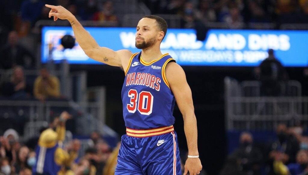Play-offs NBA : Golden State bat Memphis pour prendre une avance de 3-1