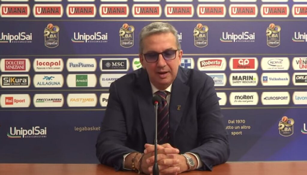 De Raffaele lève les mains avant le derby