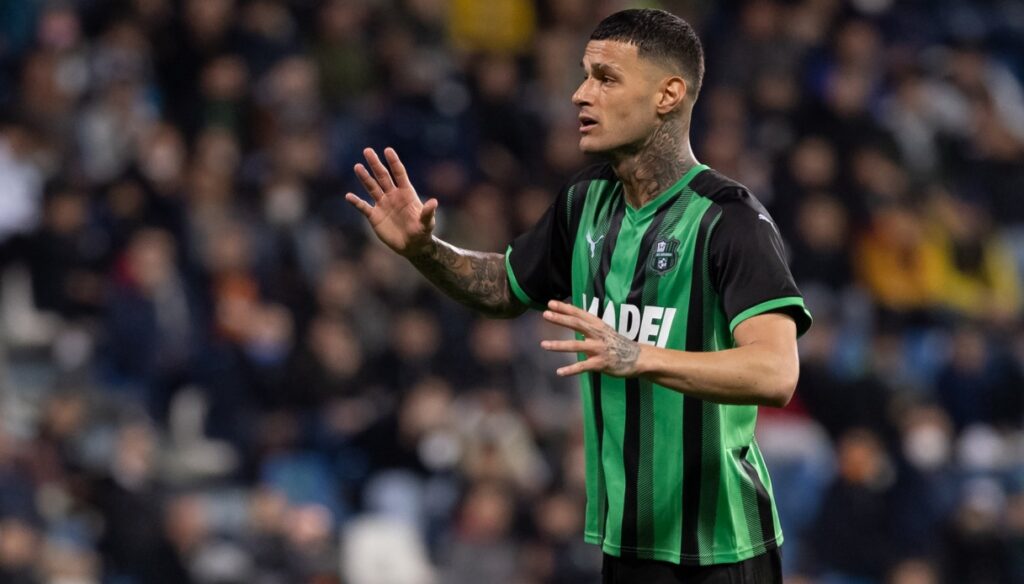 Scamacca n’a pas encore choisi entre l’Inter et le Milan