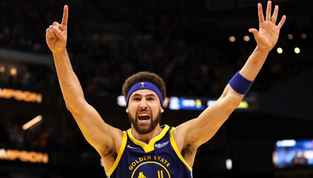 Playoffs NBA : les Warriors en finale de Conférence, super Tatum entraîne Boston