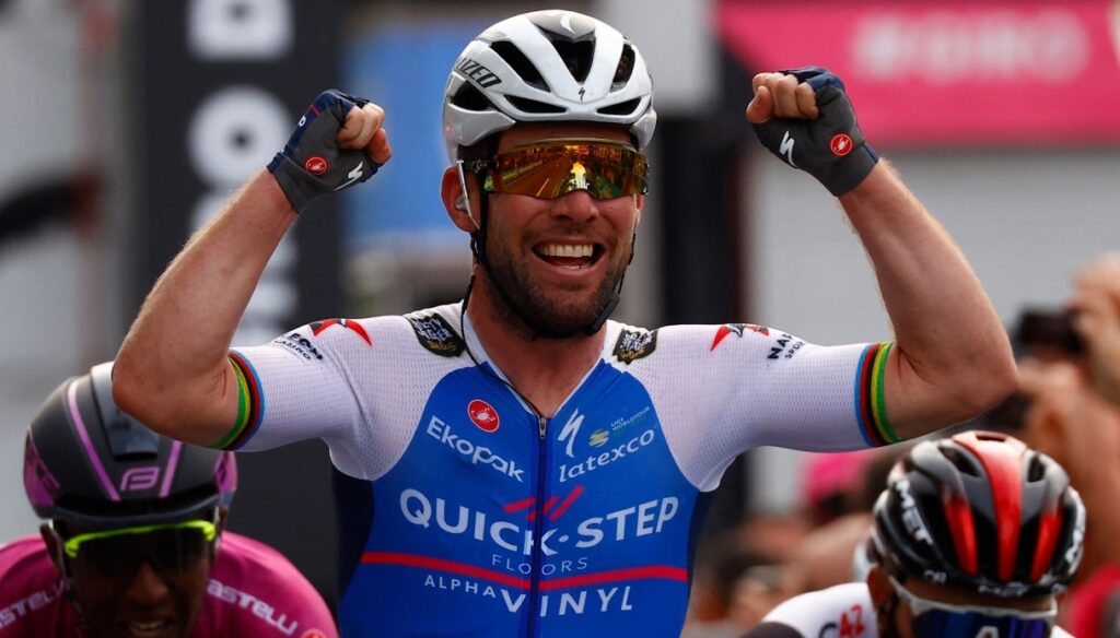 Giro 2022, Mark Cavendish bat tout le monde au sprint