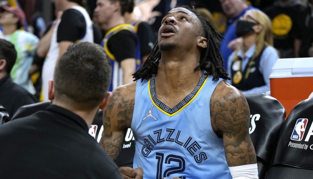 Play-offs NBA : Golden State remporte le troisième match contre Memphis mais la controverse s’ensuit.