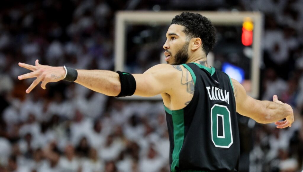 NBA, le classique Lakers-Celtics décidé par Jayson Tatum