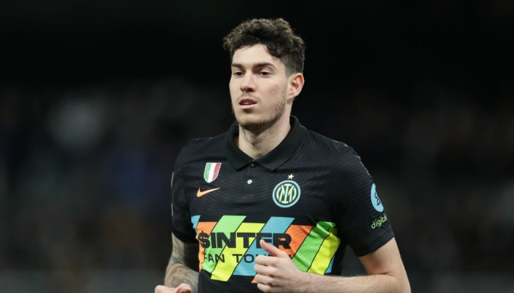 Alessandro Bastoni entre en jeu pour Milan Skriniar