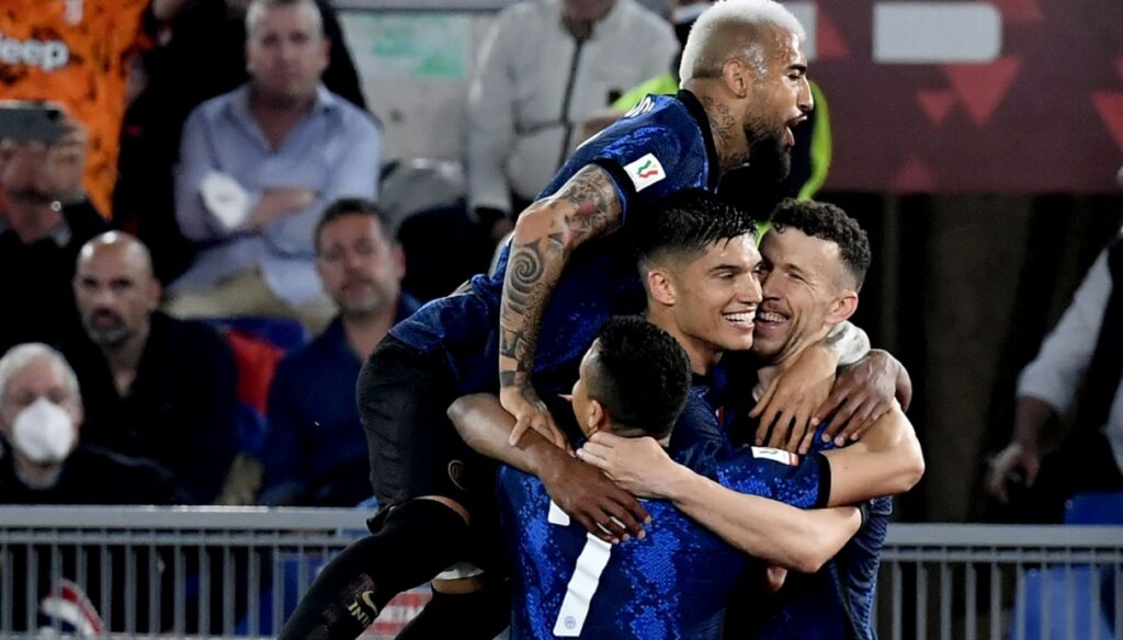 L’Inter pense à la trésorerie : trois attaquants sortants