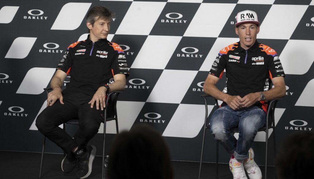 Aprilia, Massimo Rivola exalte Aleix Espargaró (et incommode Valentino Rossi)