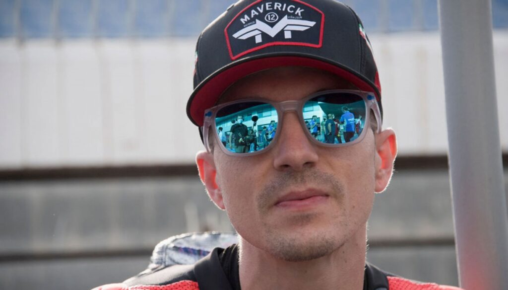 Maverick Viñales examine les six premières places.
