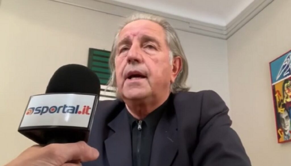 Paolo Bertolucci se met à plat ventre avec Matteo Berrettini