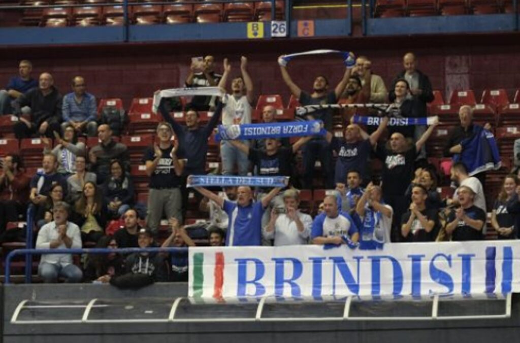 Brindisi, la victoire sur Derthona rend même le président heureux