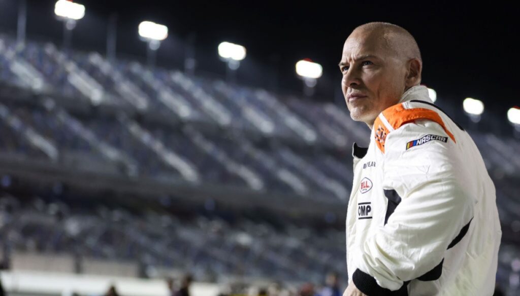 Jacques Villeneuve roue contre roue avec Lewis Hamilton