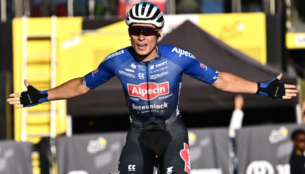 Tour : Philipsen sprinte vers la victoire à Paris, Vingegaard s’empare de la victoire au classement général