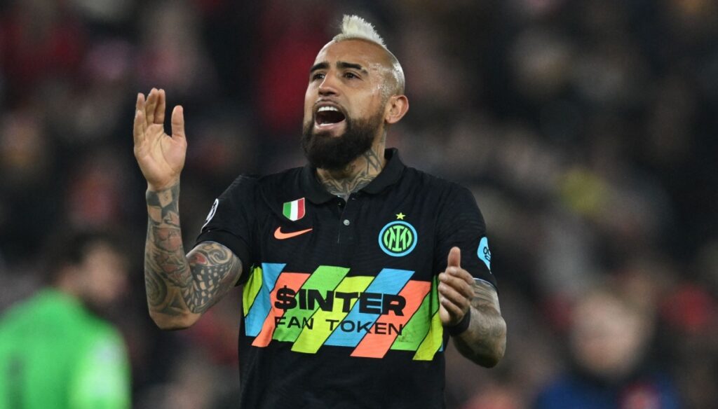 Arturo Vidal prêt à porter le rouge et le noir