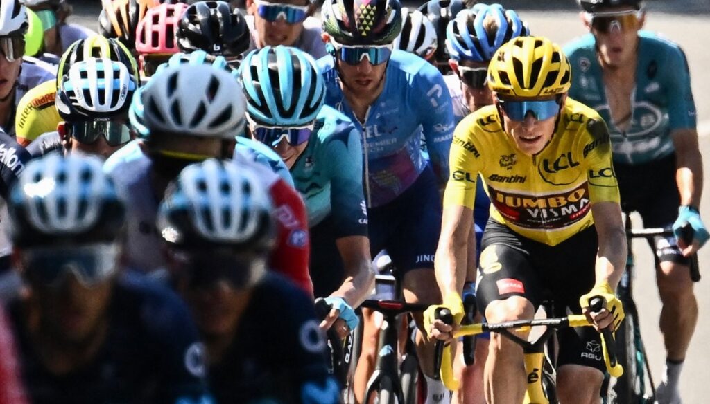 Tour : Vingegaard tombe et se blesse, mais reste en jaune. Étape vers Philipsen