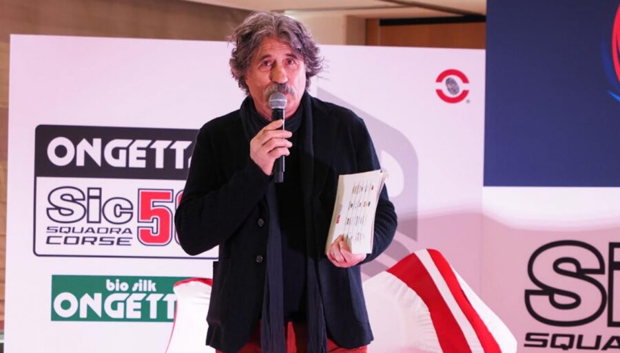 Paolo Simoncelli célèbre le podium de Rossi.