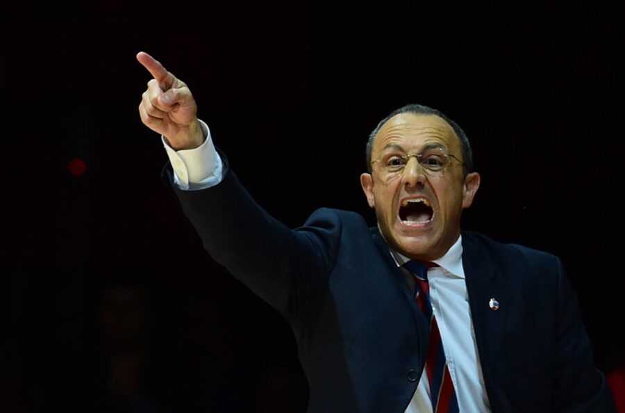 Ettore Messina : « Les absences sont de nouveau nombreuses ».