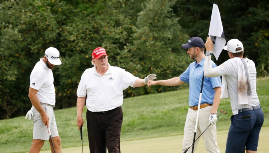 Une pluie de dollars sur les terrains de golf de Donald Trump