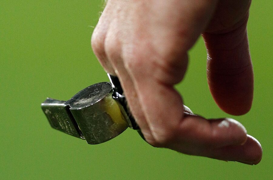 Insultes à l’arbitre depuis le haut-parleur du stade : l’incident coûte cher à Vado