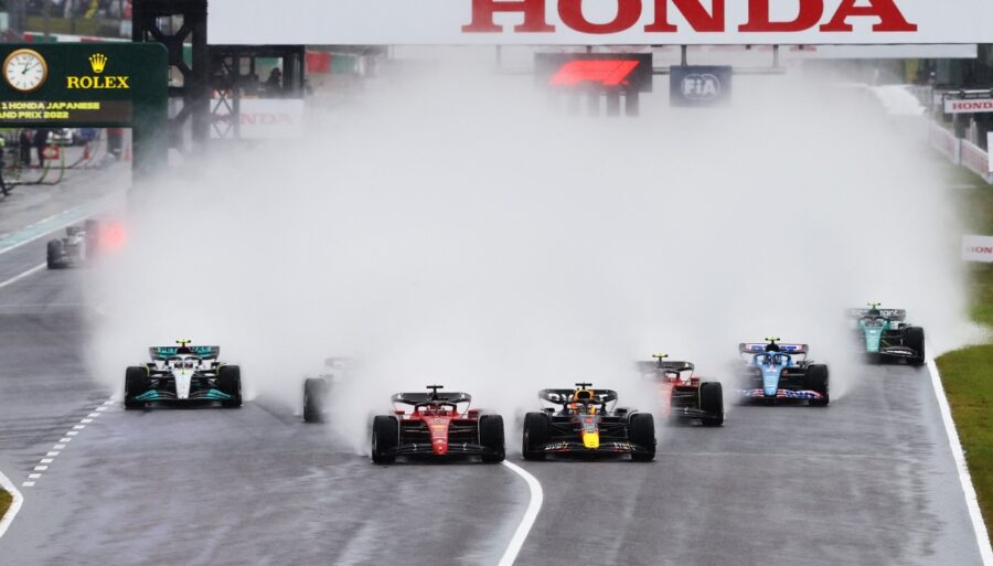 F1 : tracteur en piste, pilotes sous le choc. Le père furieux de Jules Bianchi