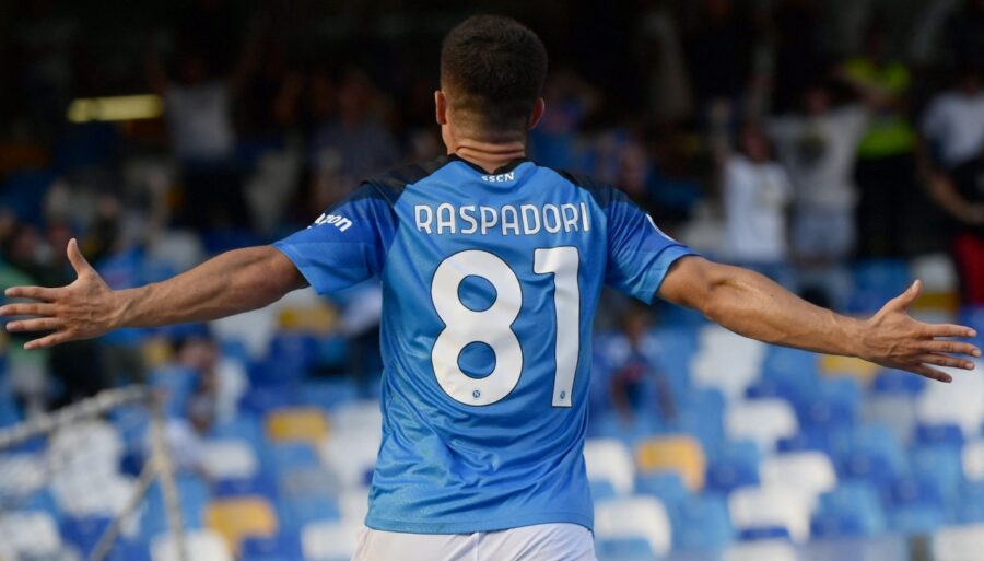 Giacomo Raspadori honoré par la comparaison avec un ancien champion du Napoli