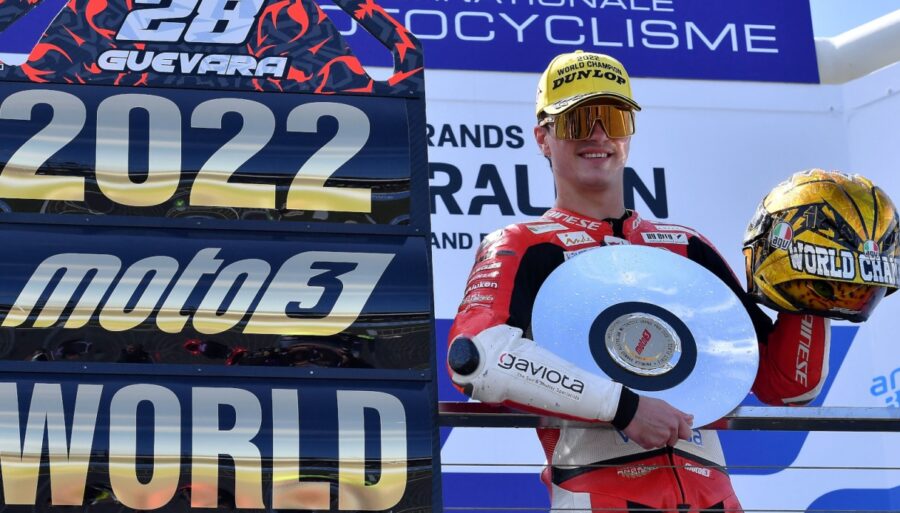 Moto3, Izan Guevara sans voix après avoir remporté le titre