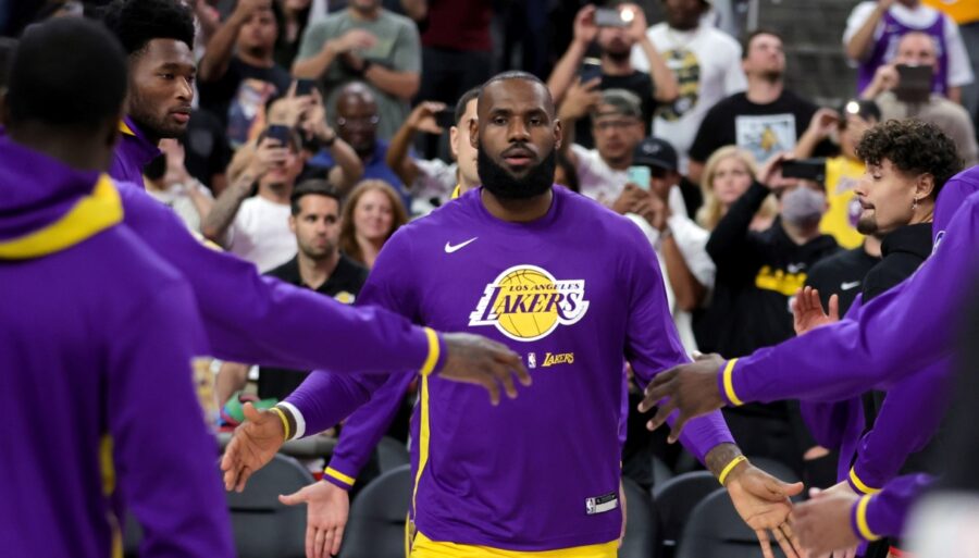 NBA, Les LA Lakers gagnent contre les réserves de Phoenix