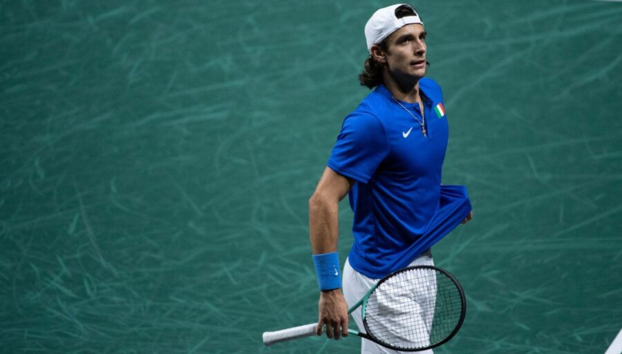 Lorenzo Musetti se bat mais perd contre Auger-Aliassime : les doubles sont décisifs.