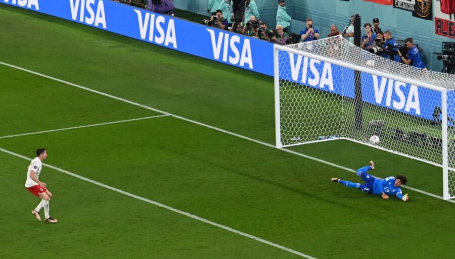 Lewandowski percute Ochoa : Pologne-Mexique se termine à 0-0