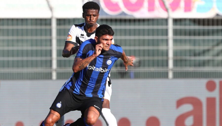 Raoul Bellanova envoie un message à Cagliari