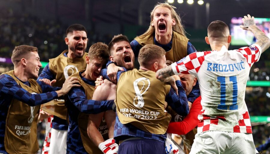 La Croatie est le premier demi-finaliste : elle a été battue par le Brésil aux tirs au but.