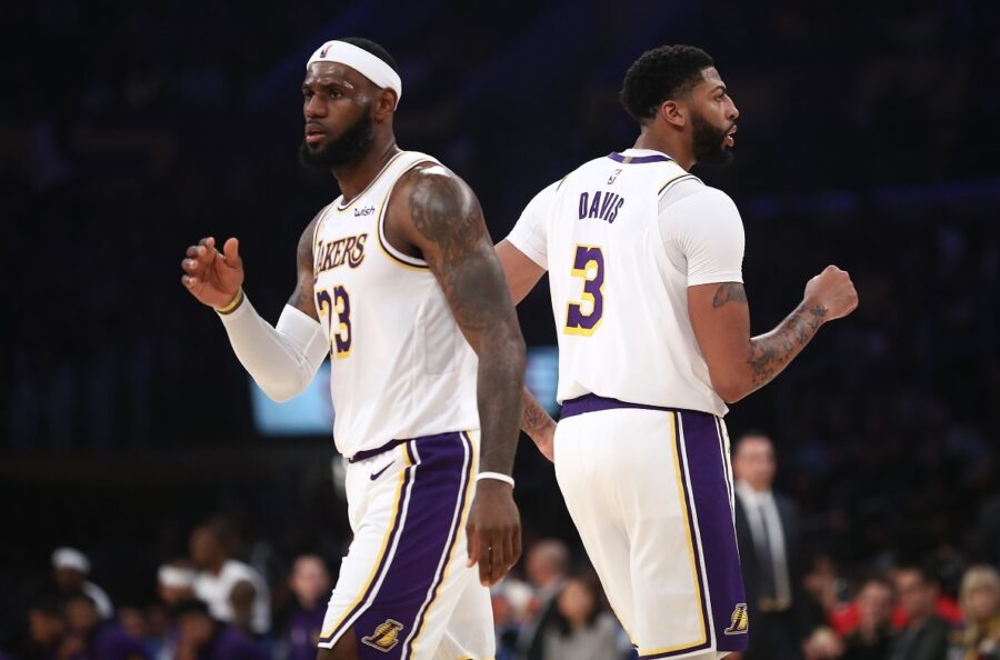 NBA : Les Los Angeles Lakers s’imposent sous le signe du duo James-Davis