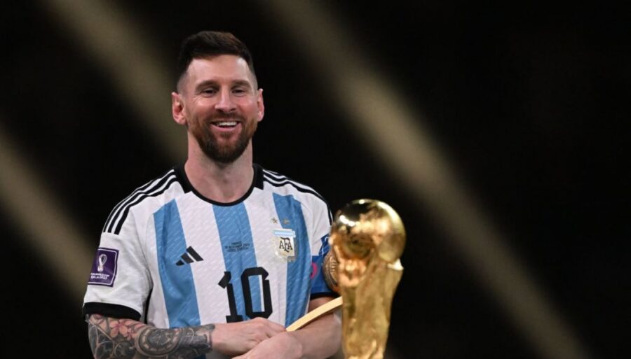 Lionel Messi remercie Diego Armando Maradona