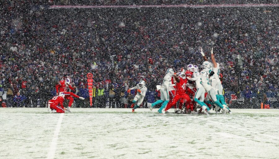 NFL, des fans de Buffalo frappent leurs adversaires avec des boules de neige