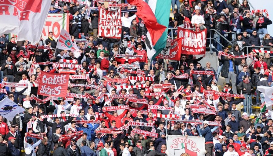 Frosinone ralentit encore, match nul entre Cagliari et Südtirol : Bari troisième