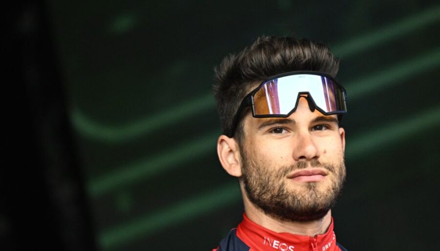 Filippo Ganna calme tout le monde après une chute spectaculaire