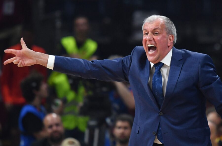 Zeljko Obradovic remercie les supporters, y compris ceux de l’Olimpia Milano