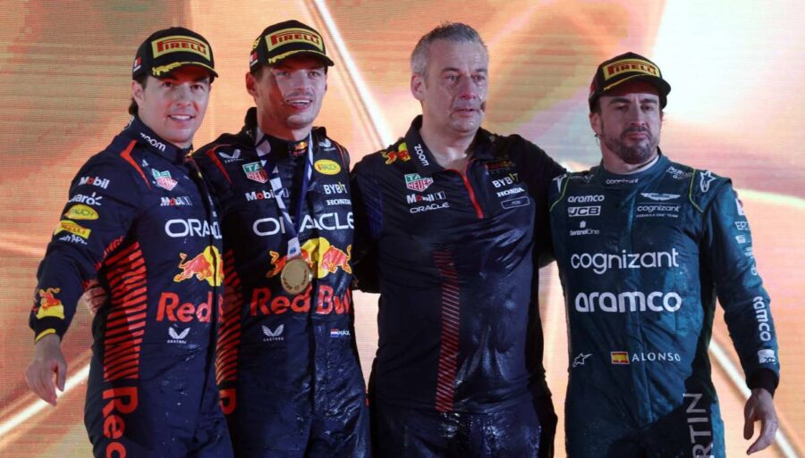 Fernando Alonso troisième, Red Bull ironique : « Voiture très familière ».