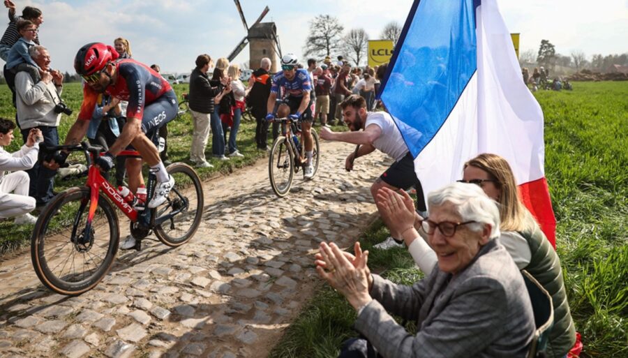 Filippo Ganna déçu à Roubaix : « Ils ne coopèrent pas et ne sprintent pas ».