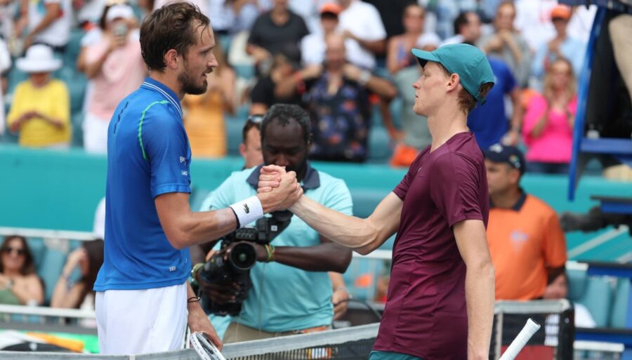 Daniil Medvedev, la carotte et le bâton pour Jannik Sinner