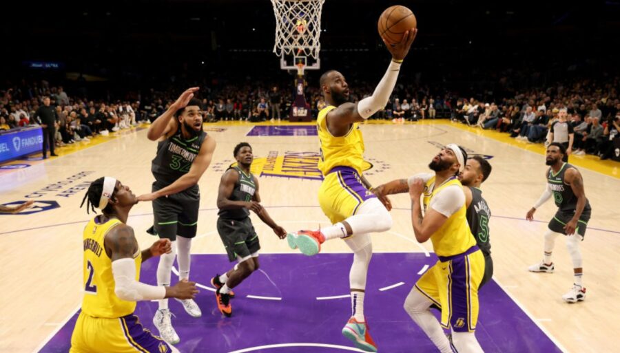 Un super LeBron permet aux Lakers de se qualifier pour les playoffs : Minnesota éliminé