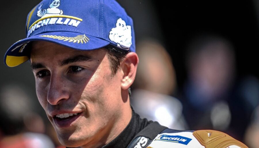 Carlos Sainz défend Marc Marquez : « Il est humain ».