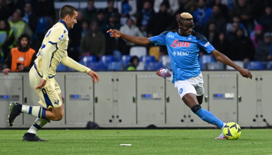 Naples frappe le mur de l’Hellas : buts blancs au « Maradona ».