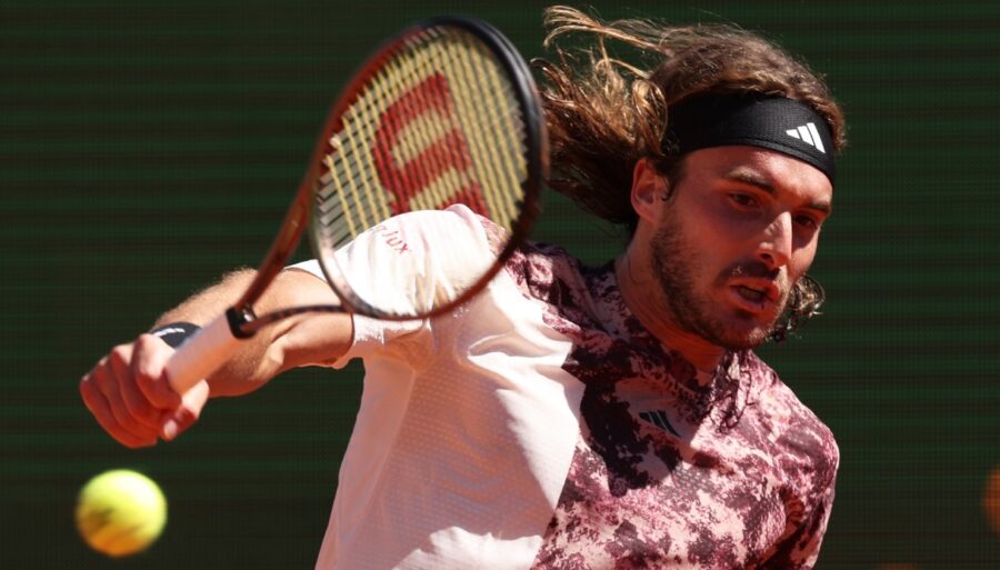 Stefanos Tsitsipas impressionne Jannik Sinner et Carlos Alcaraz
