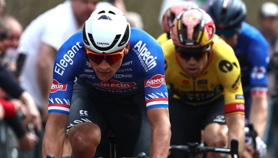 Paris-Roubaix, Van der Poel gagne : « Les jambes et la chance ».