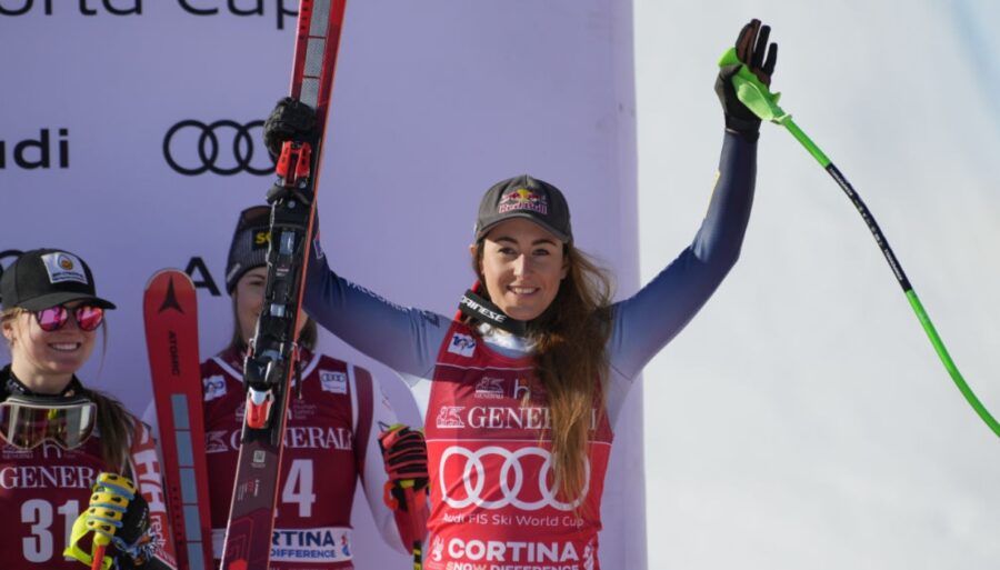 Sofia Goggia skie vers l’obtention de son diplôme