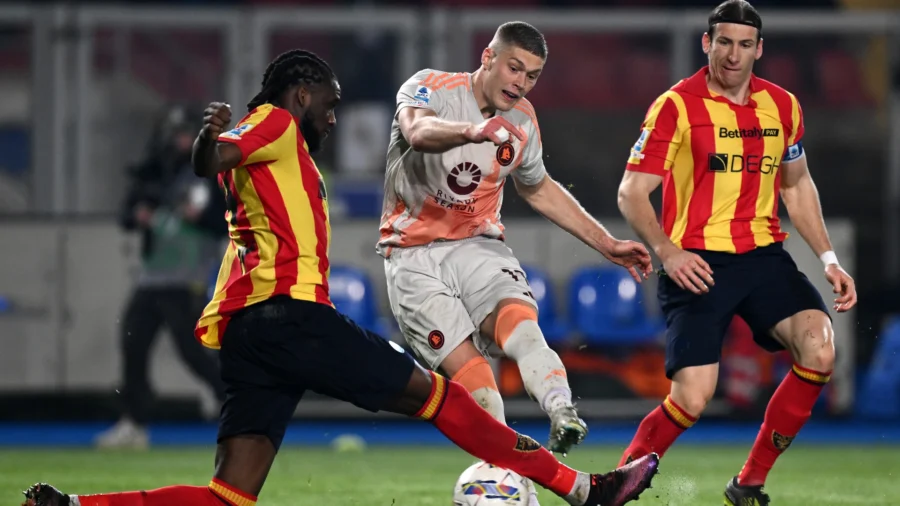 La Roma balaie Lecce, Artem Dovbyk décisif dans la finale
