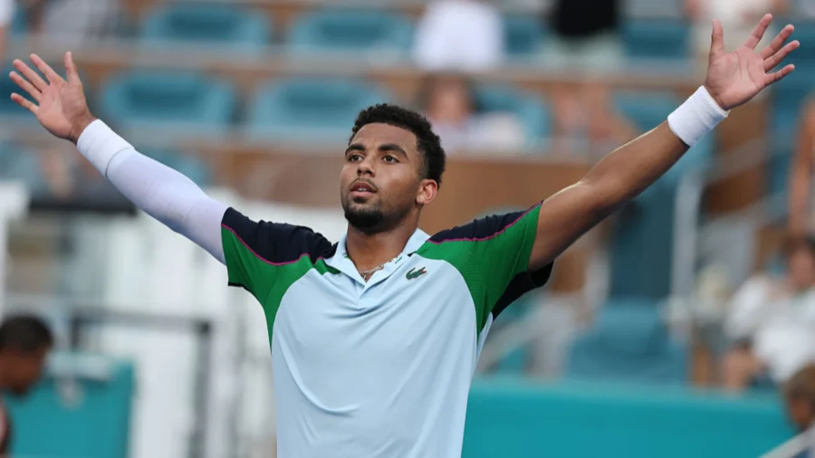 Miami, Arthur Fils renverse Alexander Zverev et offre un cadeau à Jannik Sinner