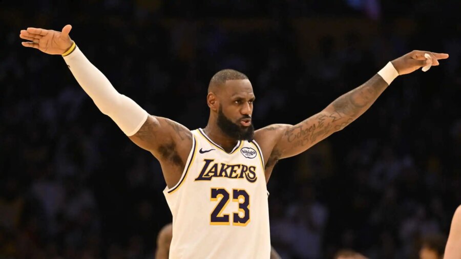 NBA : LeBron James gagne au buzzer, les Lakers remercient