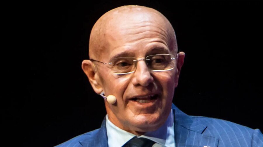 Arrigo Sacchi donne des conseils à l’AC Milan et à la Roma