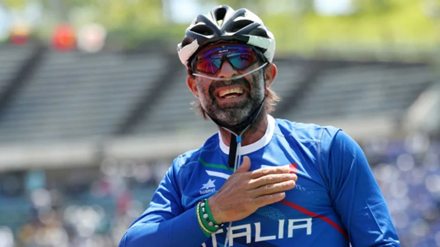 Coup d’envoi des Championnats du monde d’athlétisme paralympique, Carlo Calcagni est la première étoile bleue